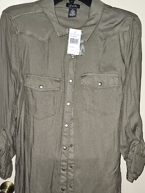Justify Olive Button-Front Shirt